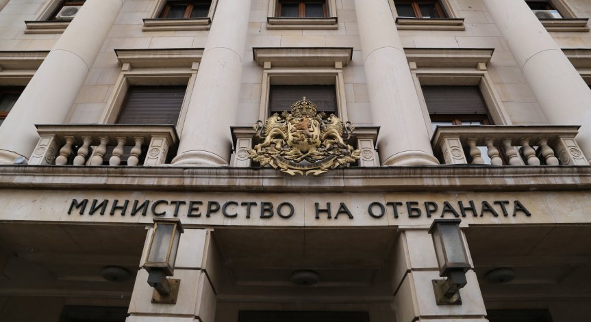 МО обясни за автоколона от бойни машини по българските пътища