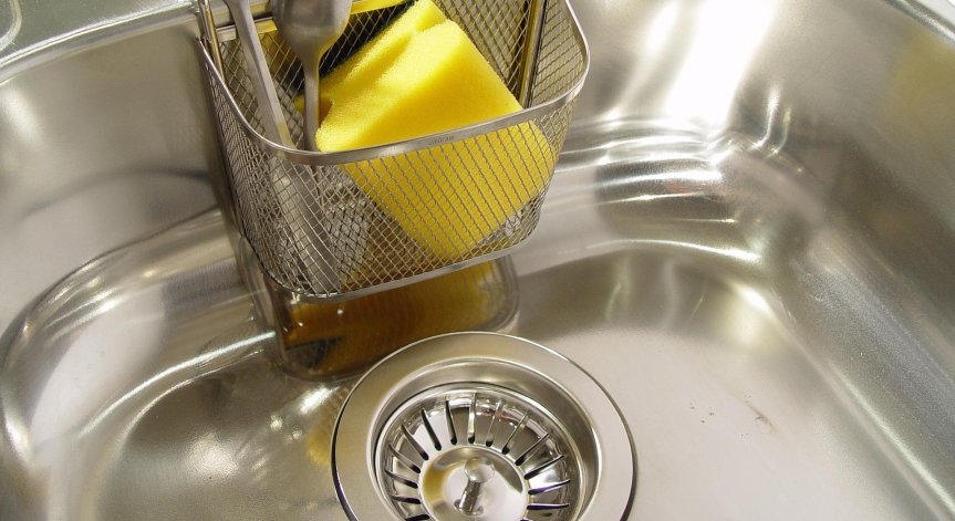 Как да премахнете загорелите замърсявания от съдовете?