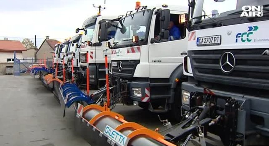 188 снегорина чистят столичните улици