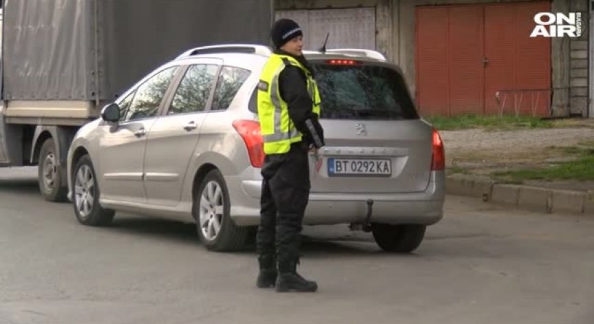 Над 30 души са задържани при акцията срещу телефонните измамници в Горна Оряховица