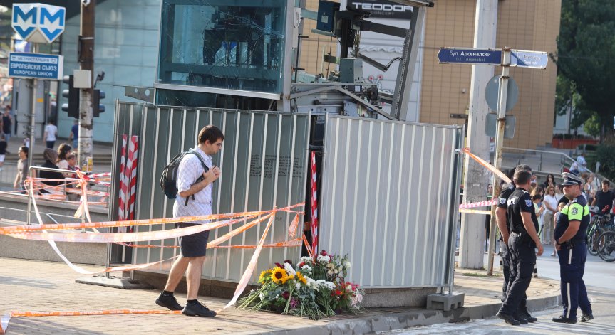 Изкорениха цветята в памет на двете загинали в катастрофата в София момичета
