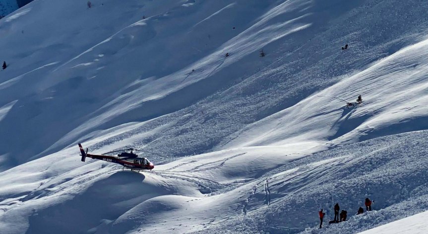 Над 100 лавини 