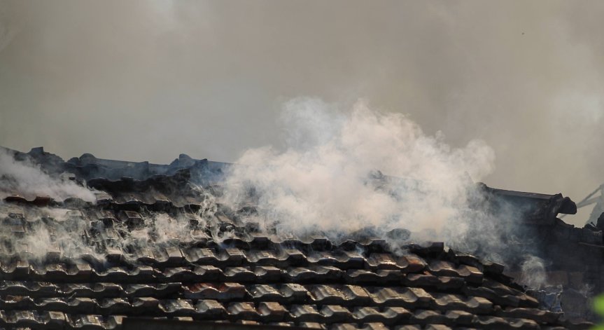 Момиче спаси баща си от огнен капан, брат ѝ се евакуира на покрива