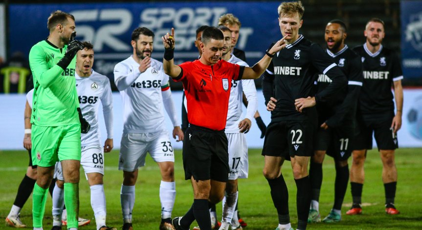 След спорно съдийство и нерви на терена ЦСКА и 