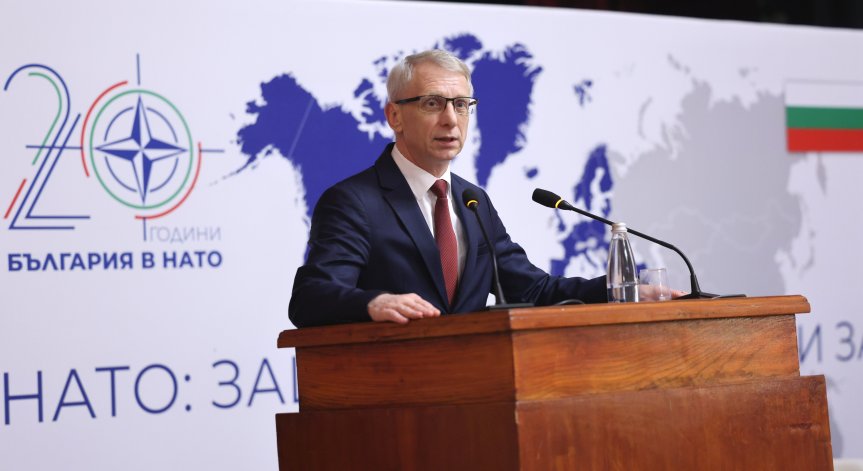 Денков: Заплахите се увеличават, но НАТО се адаптира добре