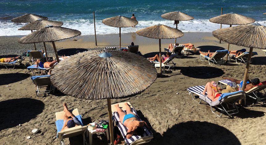 Един на всеки двама гърци няма да почива тази година заради повишените разходи