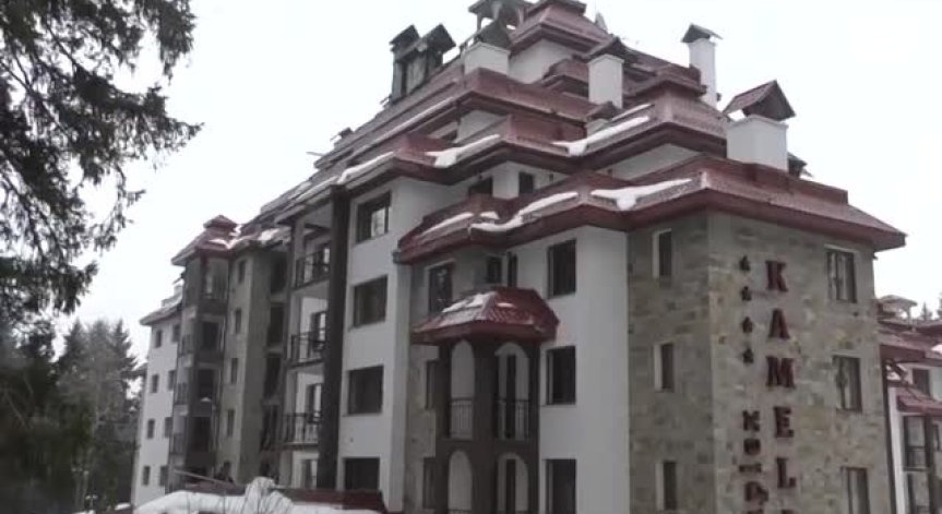 Над 340 души са евакуирани заради горящ хотел в Пампорово