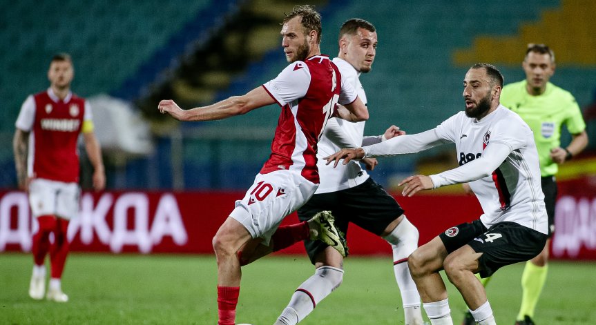 Хората на Александър Томаш доминираха на терена.