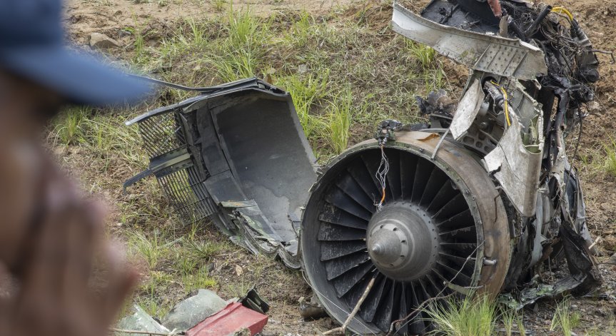 Няма оцелели при самолетната катастрофа с десетки души на борда