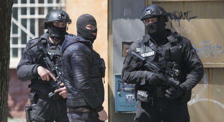 ГДБОП щракна белезниците на президента на 