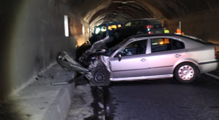 Челна катастрофа в тунел 