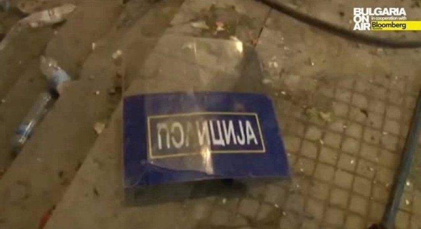 Груевски сменя министри след протестите и въоръжените сблъсъци