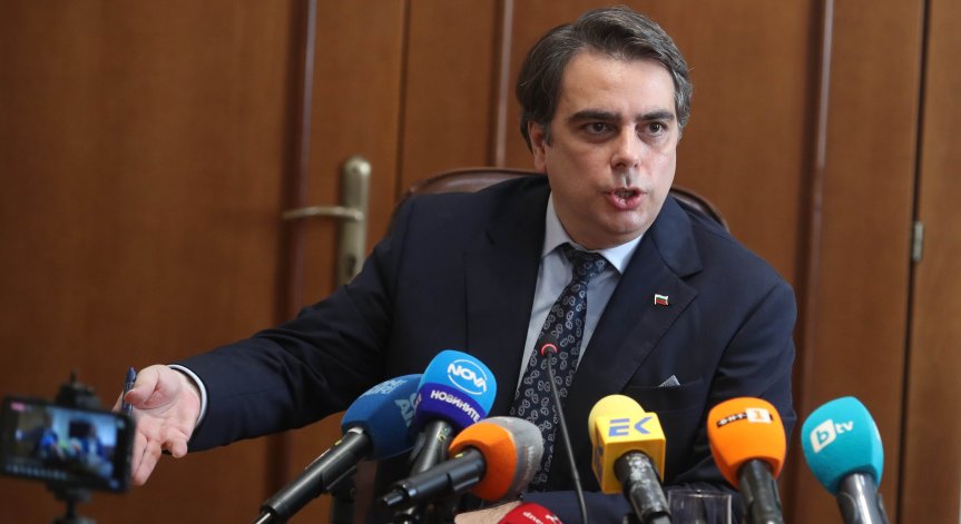Асен Василев: Изтекоха проектите на НЗОК и НОИ, докато управляващите разпределят постовете