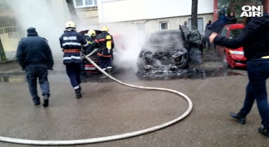 Кола се запали на столичния булевард 