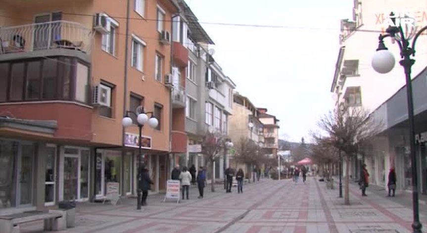Повече от 20 търговски обекта във Велинград са запечатани от НАП
