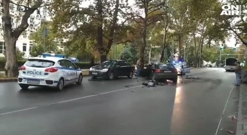 Заспал водач се вряза в автобус на градския транспорт в Пловдив