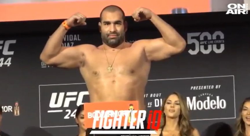 Багата загуби срещу Дерик Люис след спорно съдийство