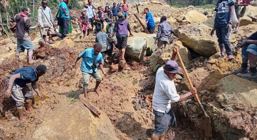 Спряха спасителните операции, стотици остават погребани под свлачището в Папуа Нова Гвинея