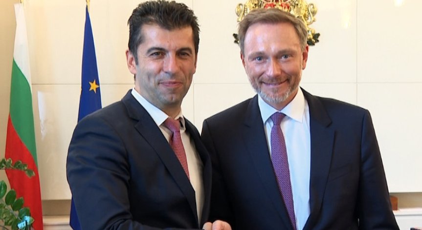 Германски министър към Петков: Оценяваме лидерството, с което се изправихте срещу 