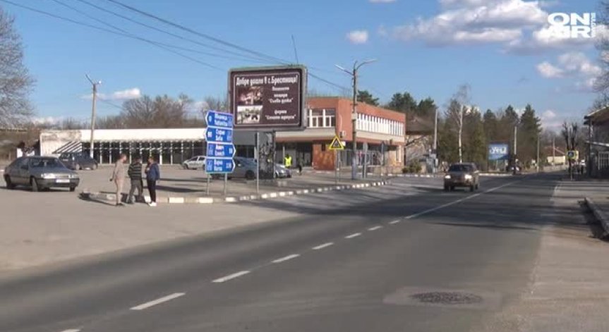 Измамна схема с фалшиви катастрофи: Деца се хвърлят върху автомобили