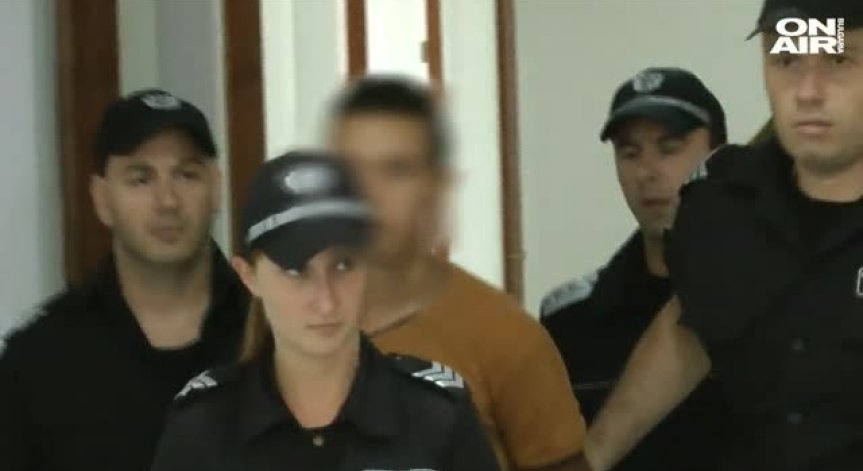 Бургаският съд остави в ареста 15-годишния Иван