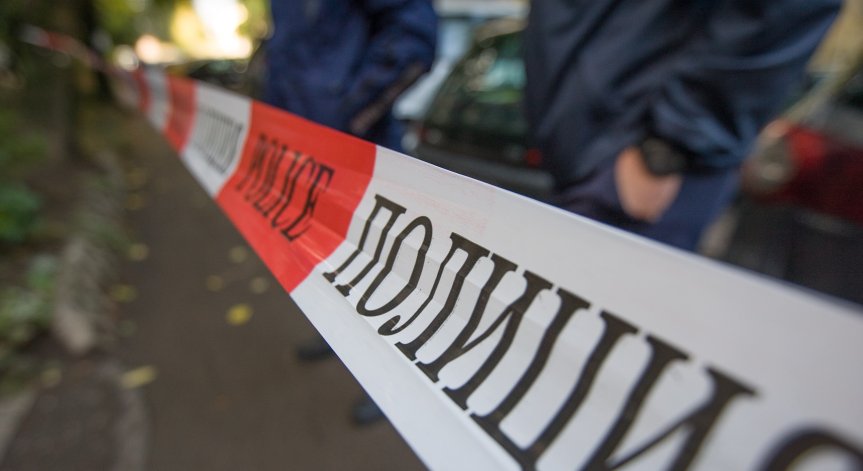 Разследват убийство на мъж във Враца, задържаха баща му