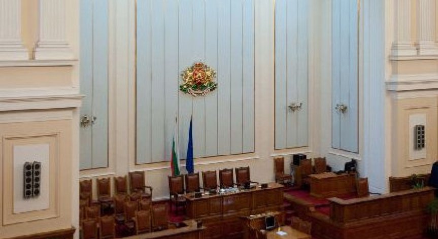 Парламентът прие оставката на правителството на Орешарски
