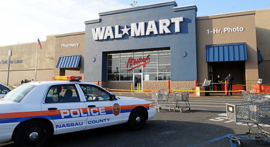 Мъж почина след схватка с охраната на Wal-Mart