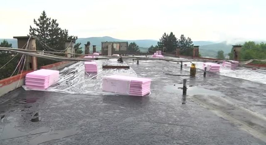 Санираният блок в Мездра отново се наводни