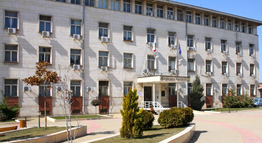 Евакуираха хората от сградата на общината в Чирпан заради боеприпаси