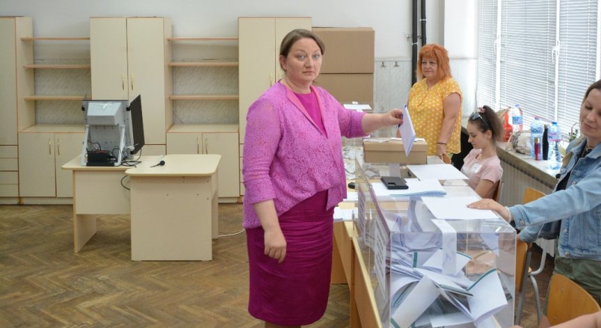 Сачева: Бездействието не работи при демокрацията, повече хора да гласуват