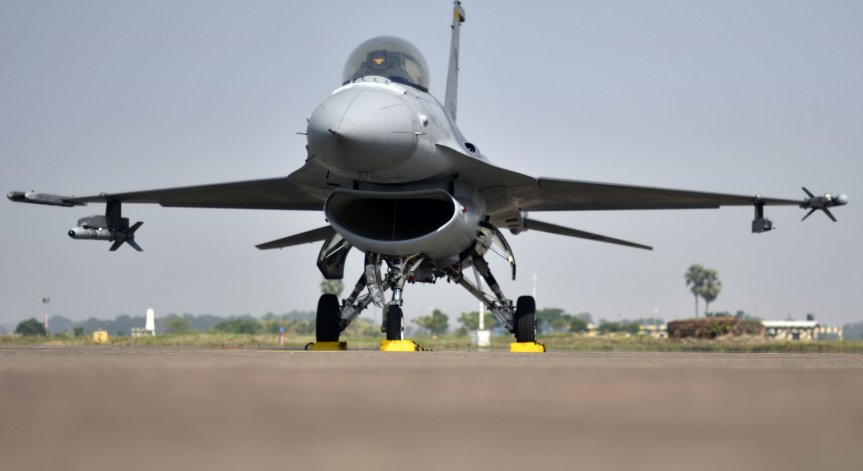 ГЕРБ обвини Радев в тайна процедура по купуването на F-16, МО отговориха категорично