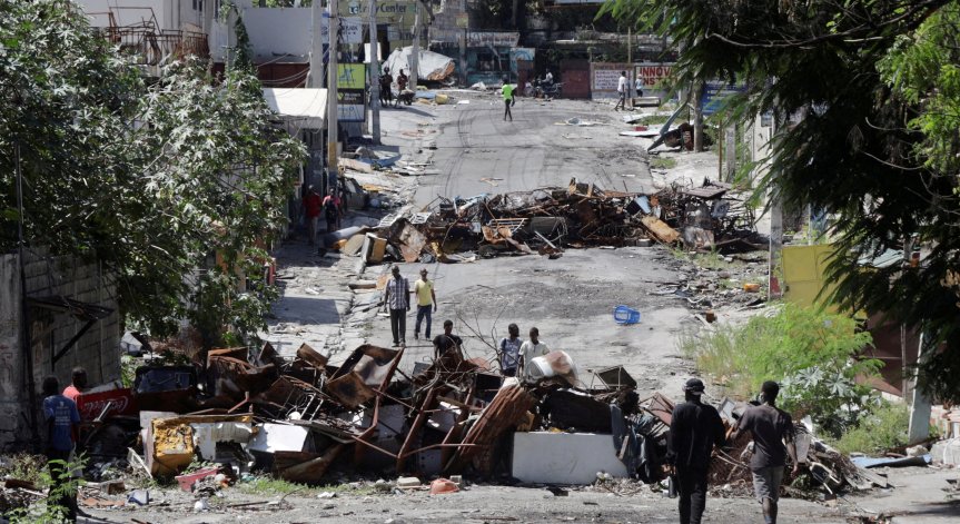 Тропическата буря 