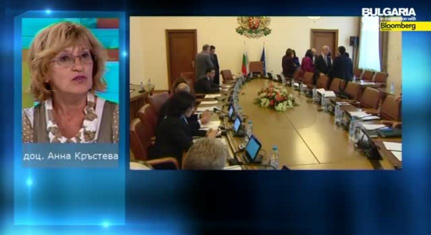 Едно дясно правителство прави много леви политики: Анна Кръстева