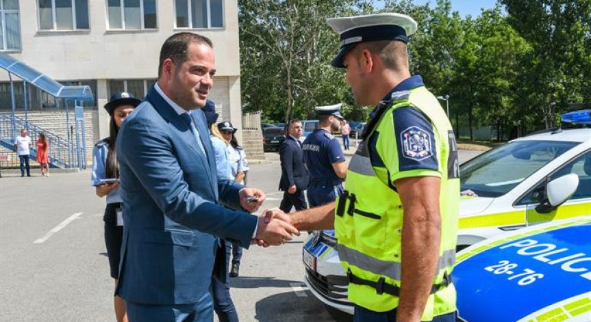 МВР се сдоби с още 50 нови автомобила, очаква 29 микробуса