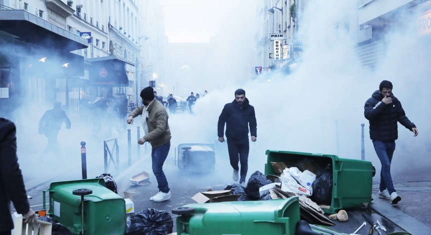 Французинът, убил трима в Париж, е приет в психиатрично отделение