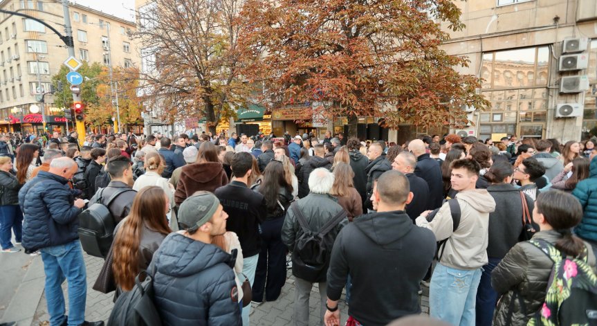 Младите българи водят по доходи в Европа, но това не означава високо благосъстояние