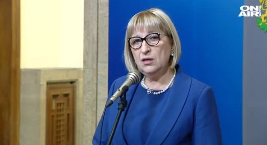 Цачева уволни съдията, обвинен в корупция