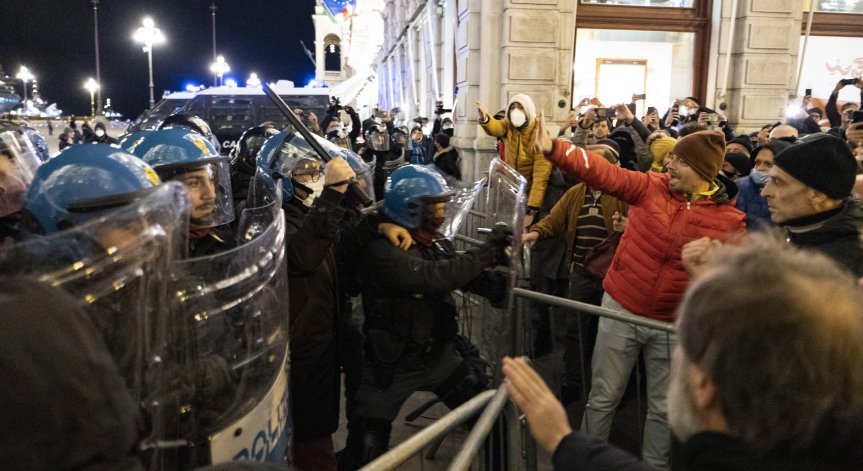 Сблъсъци на протести срещу 