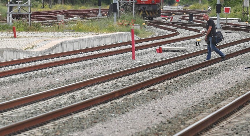 Движението на влаковете в участъка е спряно.