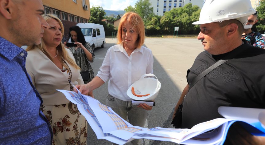 Фандъкова: Това лято ремонтираме 70 училища и 77 детски градини