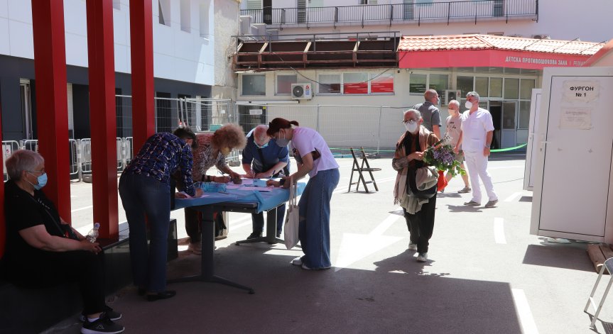 Продължава ваксинацията по 