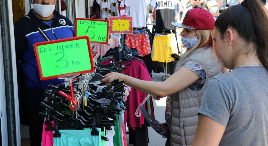 Хванаха стоки менте на пазара в Димитровград, двама опитаха да внесат 50 кг пилешко от Турция