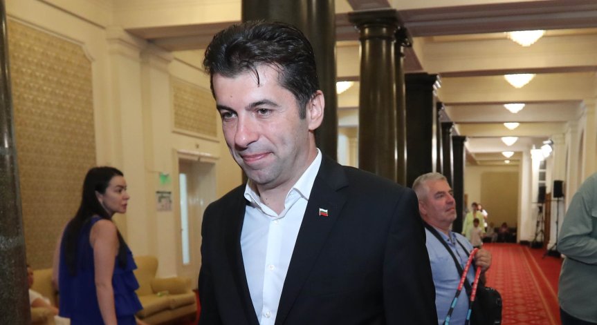 Петков: Борисов и Пеевски се хвалят всеки ден с наши успехи