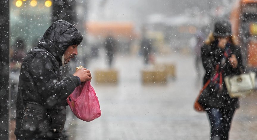 На отделни места в страната ще превали слаб дъжд и сняг, максималните температури са до 11°