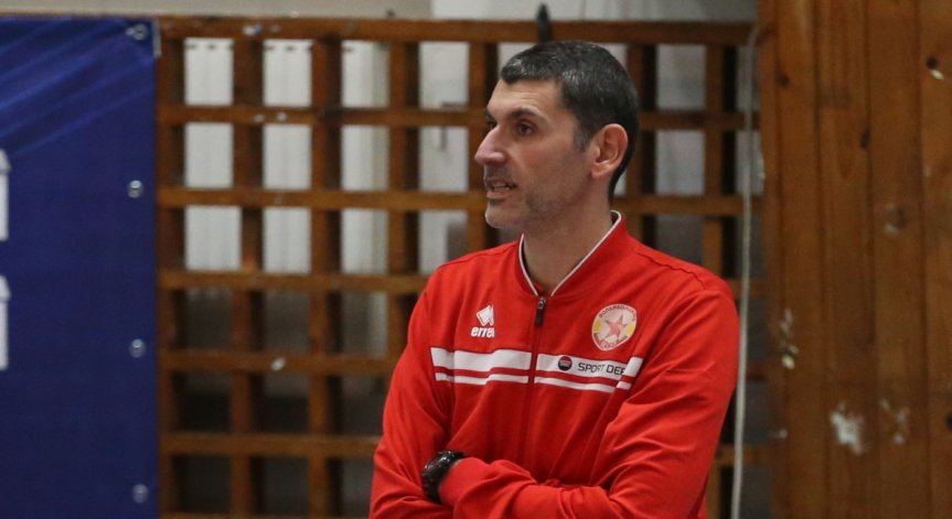 Александър Попов поема волейболния 