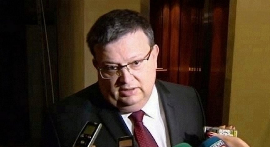 Цацаров: Търсете инвестиционен интерес зад палежа на тютюневите складове