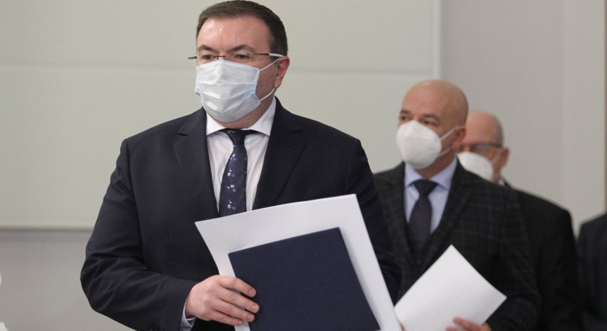 Проф. Ангелов: Ще удължим извънредното положение с месец, вирусът ще остане