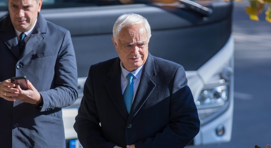 Отбранителният министър твърди, че с дезинформация Русия води хибридна война против България. 