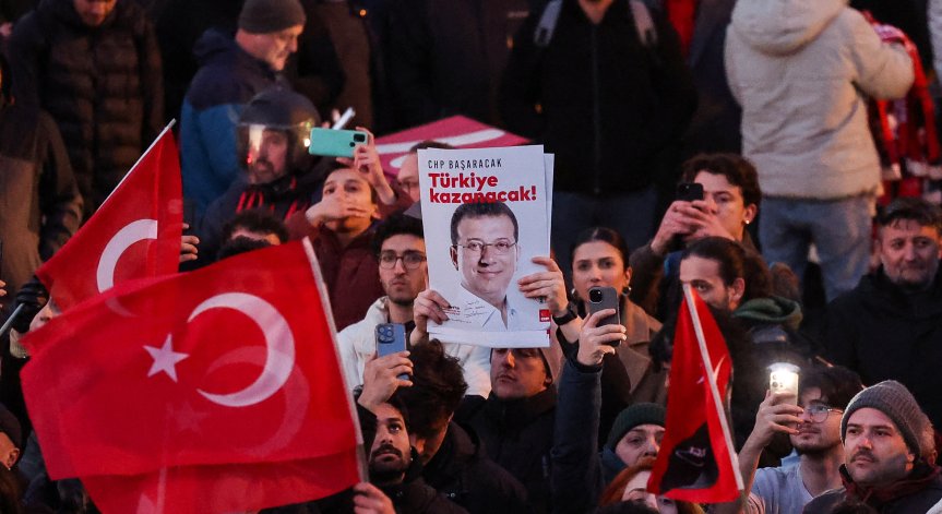 Арестът на Имамоглу предизвика масови протести в цялата страна.